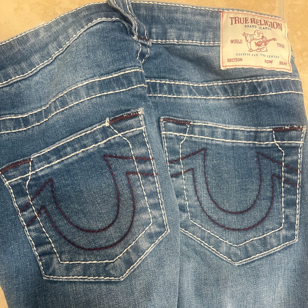 NEVER WORN ‼️‼️TRU RELIGION SKINNY RIPPED JEANS . .💙